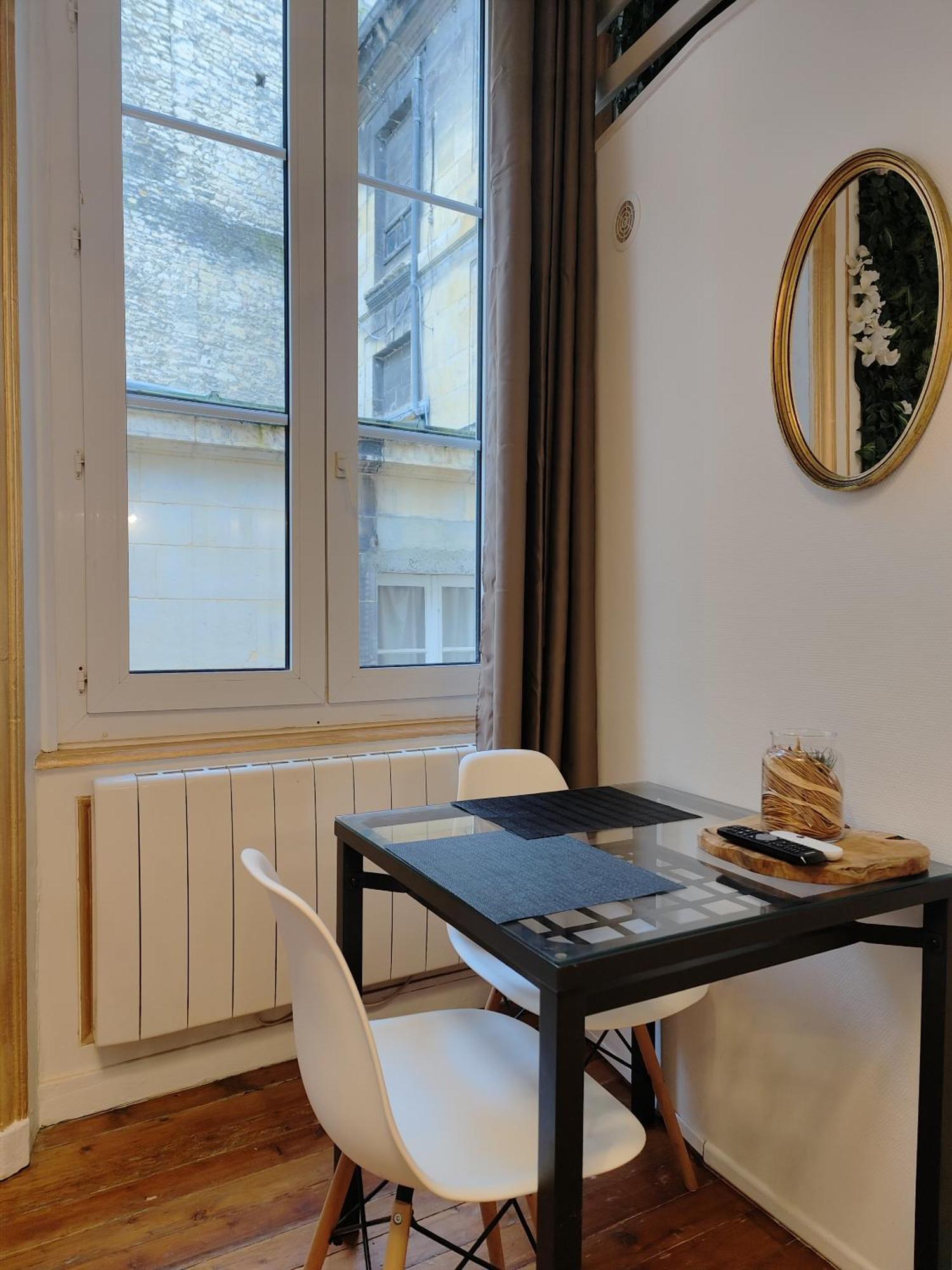 Apartmán Studio Lumineux Et Fleuri Idealement Situe Caen Exteriér fotografie